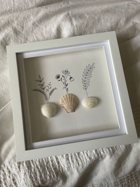 Room Decor With Shells, Cute Shell Crafts, Decorating With Shells Ideas, Beach Shells Crafts, Diy Room Decor Beach Theme, Ocean Inspired Decor, Shadow Box Shells, Framed Shell Art, Shell Wall Art Diy