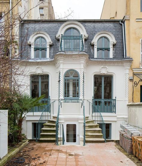 Paris Townhouse, Havana House, Creative Architecture, Streets Of Paris, Paris Street, Beautiful Architecture, 19th Century, Paris, House Styles