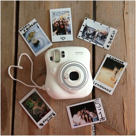 Fujifilm Instax Mini 25 polaroid camera - Bunch of Backpackers Instax Mini 25, Instax Mini Ideas, Instax Mini 90, Instax Mini Camera, Instax Mini 9, Shooting Studio, Polaroid Photography, Dslr Photography Tips, Instax Camera