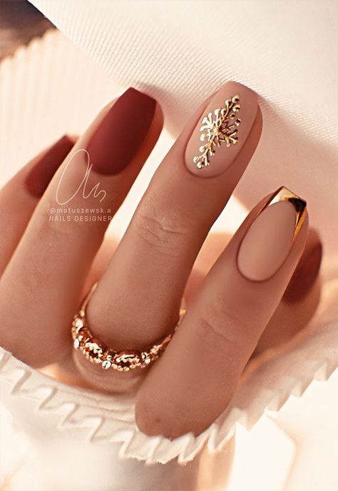 Ongles Beiges, Brown Nails Design, December Nails, October Nails, Christmas Gel Nails, Beige Nails, Nail Art Set, Makijaż Smokey Eye, Metallic Nails