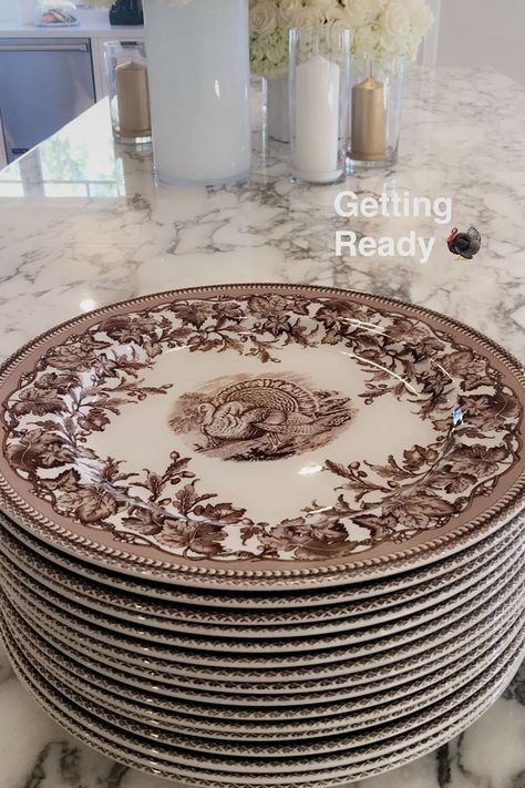 Thanksgiving China, Thanksgiving Dinner Plates, Kylie Jenner House, Thanksgiving Dinnerware, Jenner House, Thanksgiving Plates, Famous Houses, Thanksgiving Tablescapes, Thanksgiving Table