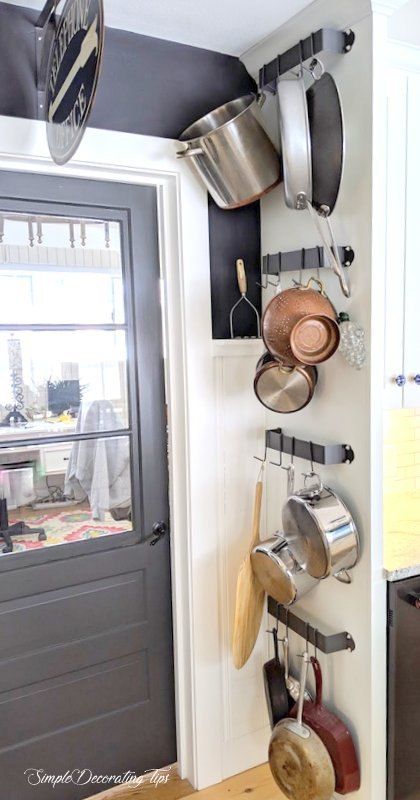 Diy Wall Pot Rack, Pot Rack Hanging Wall, Diy Kitchen Organizer, Best Kitchen Organization, Wall Mounted Pot Rack, Hanging Pot Rack, Pot Wall, Kitchen Organization Ideas, Pan Storage