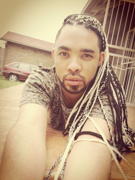 mixed box braids. white and black. picture taken with huawei p20. Man braids White Boy With Braids, Mixed Box Braids, White Guy With Braids, Man With Braids, Guy Braids, Man Braids, Brown Box Braids, Box Braids Men, Mens Braids