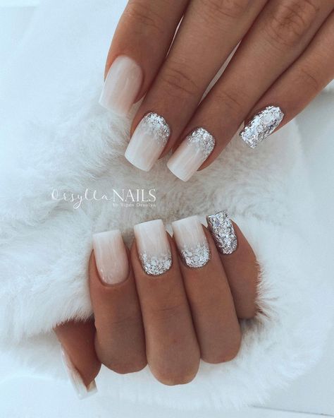 𝑺𝒊𝒑𝒐𝒔 𝑶𝒓𝒔𝒐𝒍𝒚𝒂 • nail artist on Instagram: “🤍✨ Hirdetes @20luckynails Victoria Vynn • milky White master gel Victoria Vynn 302 gel polish és Glimmer Brilliant gel True color a…” Bridal Milky Nails, Wedding Nails Milky White, Milky White And Glitter Nails, Milky White Glitter Nails, Milky Nails With Glitter, Nails Elegant Classy, White And Glitter Nails, Nails White Design, Milky White Nails With Glitter