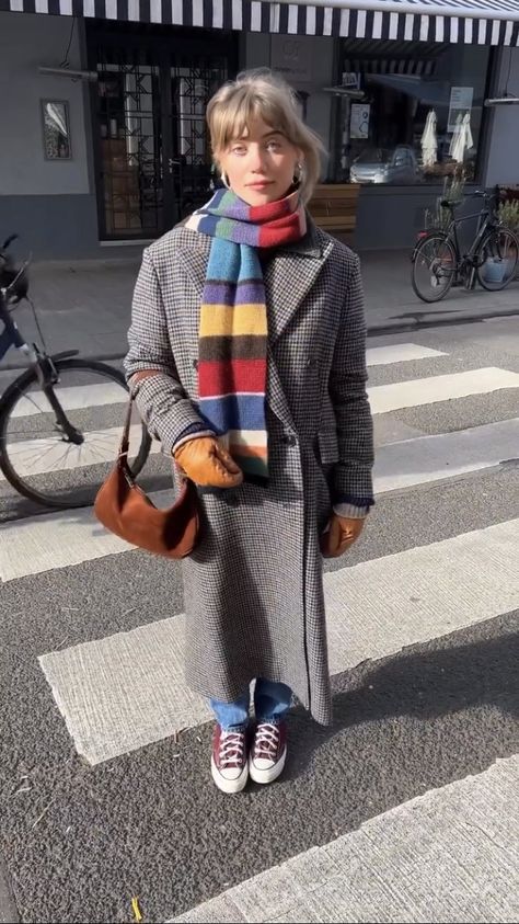 Cool Ways To Wear A Scarf, Dutch Style Fashion The Netherlands, London Street Style Winter 2024, Eclectic Winter Outfit, Striped Scarf Outfit, London Street Style Winter, Edinburgh Fashion, Cold Weather Fits, Frazzled English Woman