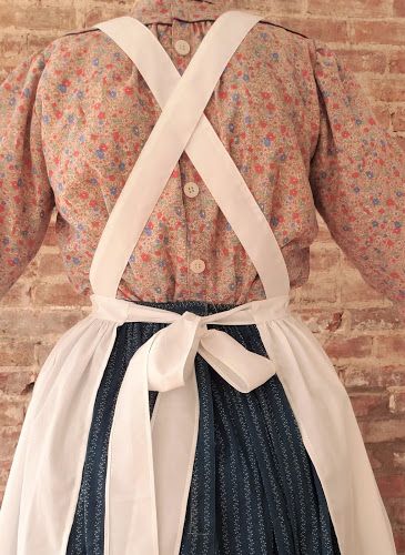 Embroidery Patterns Easy, Pinafore Apron Pattern, Patterns Outfit, Victorian Aprons, Edwardian Kitchen, Vintage Apron Pattern, Apron Pattern Free, Apron Tutorial, Patron Vintage