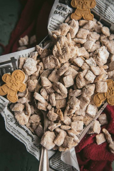 The classic sweet cereal treat is getting a holiday makeover! Gingerbread puppy chow is the perfect crunchy sweet snack to serve this winter season. Warming spices of ground ginger, cinnamon, and clove tossed with melted white chocolate, a hint of classic molasses, and a dusting of confectioners sugar that you can make in less than 10 minutes! Gingerbread Puppy Chow, Holiday Puppy Chow, Puppy Chow Christmas, Cinnamon Chex, Puppy Chow Recipes, Cereal Treats, Puppy Chow, Holiday Snacks, Christmas Chocolate