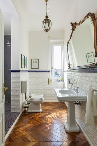 Farmhouse Bathroom Floor Ideas, Long Bathrooms Ideas, Farmhouse Bathroom Floor, Modern Victorian Bathroom, Bathroom Floor Ideas, Modern Vintage Bathroom, Dark Green Bathrooms, Classic Bathroom Design, Subway Tiles Bathroom