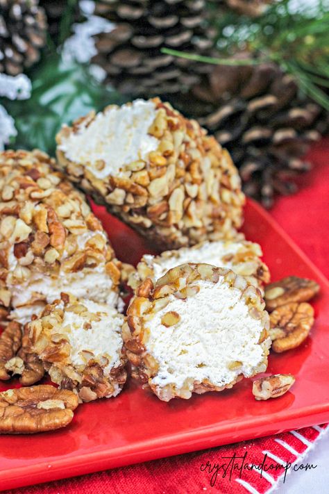 Craving a delicious dessert? Whip up this easy Pecan Log Roll recipe with sweet cream butter, powdered sugar, and crunchy pecans. Perfect for satisfying your sweet tooth! Get the full recipe here. Pecan Log Roll Recipe, Pecan Log Roll, Pecan Roll, 30 Minute Meals Chicken, Pecan Log, Sweet Cream Butter, Recipe With Cream Cheese, Apple Cobbler Recipe, Crockpot Pasta Recipes