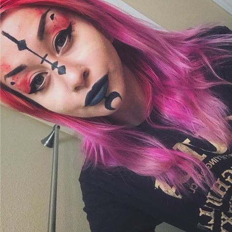 🔮Danie Dismay🔮 on Instagram: “Darth Maul inspired makeup today. May the 4th be with you ✨🎨 . #selfie #denver #denvercolorado #colorado #followme #instalike #instamakeup…” Darth Maul Inspired Makeup, Sith Lord Makeup, Diy Darth Maul Costume, Darth Maul Cosplay, Sith Makeup, Darth Nihilus Mask, Sith Cosplay, Ralph Mcquarrie, May The 4th