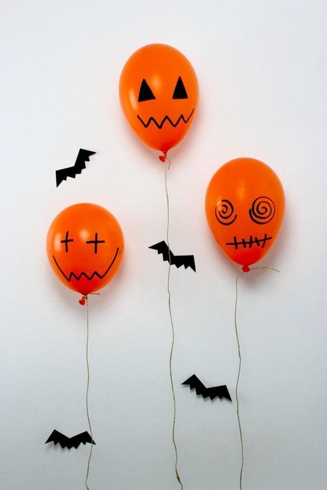 Halloween Kalas, Balloon Halloween Decorations, Halloween Classroom Decorations, Uhyggelig Halloween, Halloween Party Decor Diy, Bricolage Halloween, Halloween Infantil, Halloween Fest, Homemade Halloween Decorations