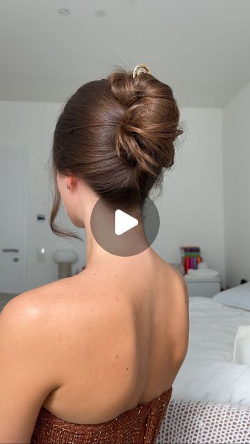 Tetiana Soviak on Instagram: "Trendiest hairstyle for fall - French Twist 🍂🤍" French Twist Clip, French Twist Updo, Twist Updo, French Twist Hair, Twisted Updo, Twist Hair, Cat Training, French Twist, Trendy Hairstyles