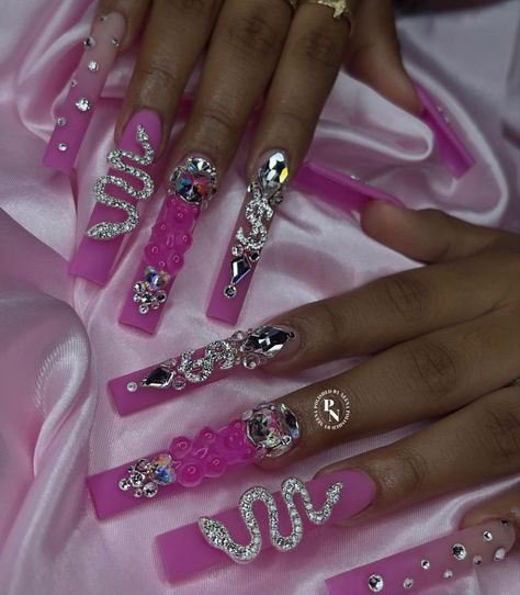 Valentines Day Nails With Charms, Summer Nail Looks, Nails Colors Summer, Summer Nails 2020, Design Summer Nails, 2022 Summer Nails, Makeup Cleaner, Girls Nail Designs, Nail Business