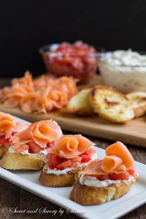 Learn how to make crostini in less than 30 minutes! These smoked salmon crostini are the simplest, yet most flavorful appetizer you can offer at the cocktail party. Smoked Salmon Crostini, Salmon Crostini, Best Mac N Cheese Recipe, Impressive Appetizers, Crostini Recipes, Small Appetizers, Cheese Baked, Baked Macaroni, Seafood Appetizers