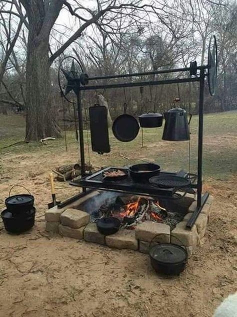 Fire Pit Cooking, Outdoor Cooking Area, Dutch Oven Cooking, Fire Pit Grill, Fire Cooking, Bbq Pit, Campfire Cooking, Backyard Fire, Cast Iron Cooking