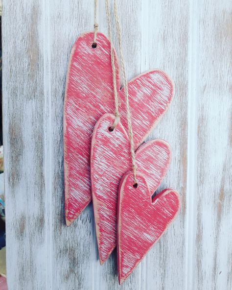 Valentine Frame, Diy Hearts, Valentine Wood Crafts, Crafts Valentines Day, Valentines Frames, Crafts Valentines, Rustic Valentine, Valentine Projects, Painted Hearts