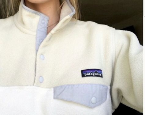 Polar Fleece Patagonia, Patagonia Fleece Women, Patagonia Fleece Outfit Woman, Patagonia Pullover Outfit, Patagonia Sweater Outfit, Cute Patagonia Pullover, Fleece Sweater Outfit, Fluffy Patagonia Pullover, Patagonia Fleece Outfit