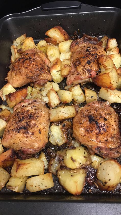 One Pan Chicken Potatoes, Healthy Food Habits, One Pan Chicken, Healthy Food Dishes, Pan Chicken, Chicken Potatoes, Easy Food Art, Healthy Food Motivation, Food Goals