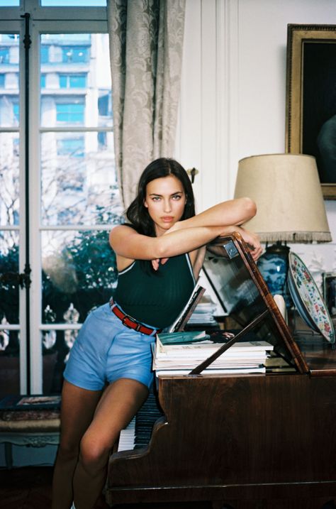 Irina Shayk Interview, Irina Shayk Style, Interview Magazine, Chique Outfits, Estilo Preppy, Irina Shayk, Casual Denim, Looks Vintage, Look Fashion