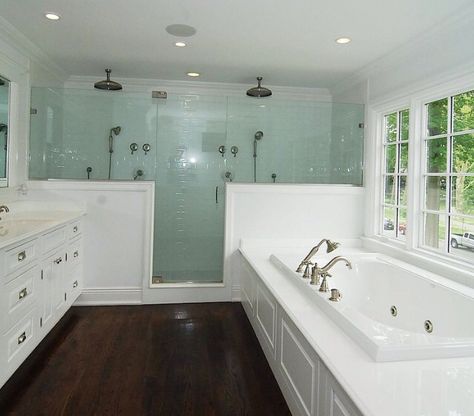 Bathroom with double shower heads and a half wall Tiled Niche, Bathtub Shelf, Tub Deck, Spa Like Bathrooms, Rustic Wooden Bench, Casa Clean, Bench Design, Pony Wall, Eclectic Bathroom