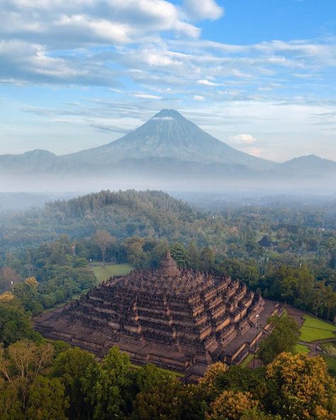 Candi Borobudur (Borobudur Temple) Indonesia  Congrats @jerre_stead  Use #map_of_travel Buddhism Wallpaper, Borobudur Temple, Voyage Bali, Buddha Temple, Sacred Mountain, Nice Photos, World Vision, Buddhist Temple, True Art