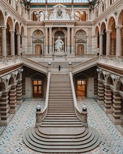 The Palace of Justice in Vienna is such a hidden gem! Even though it’s a functioning courthouse, you can walk right in and check out the incredible entrance hall. The grand staircase and glass ceiling are stunning! It’s also the perfect spot to visit when it’s raining, as you can explore the intricate interior and even head to the top-floor terrace (if the weather clears up) for a great view of the city. Plus, it’s free to enter, which makes it an easy stop if you’re looking for something... Entrance Hall Staircase, Courthouse Interior, Grand Staircase Entrance, Palace Of Justice, Top Floor, Grand Staircase, Glass Ceiling, Entrance Hall, Hidden Gem