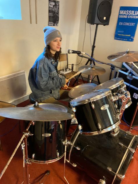 drummer High School Rock Band Aesthetic, Band On Tour Aesthetic, In A Band Aesthetic, Music Group Aesthetic, Girl Drummer Aesthetic, Small Band Aesthetic, Teen Band Aesthetic, Band Aesthetic Rock, Drums Aesthetic