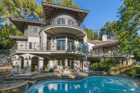 Selena Gomez’s Luxury Dream Home - Encino, Los Angeles, California Selena Gomez House, Pagani Utopia, Underwater Bedroom, Encino California, Supercar Blondie, Expensive Car, Most Expensive Car, Los Angeles Homes, Serena Williams