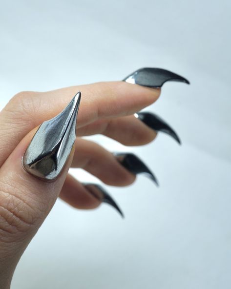 Metal Claws Aesthetic, Black Claws Aesthetic, Raptor Claw Nails, Metal Claws, Sharp Claws, Black Claws, Lilac Nails, Spooky Style, Claw Nails