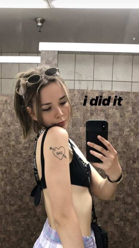 Dylan Minnette And Lydia Night, Lydia Knight, Hairstyles Glasses, Lydia Night, Night Tattoo, Knight Tattoo, Mom Tattoo Designs, Dad Tattoos, Discreet Tattoos