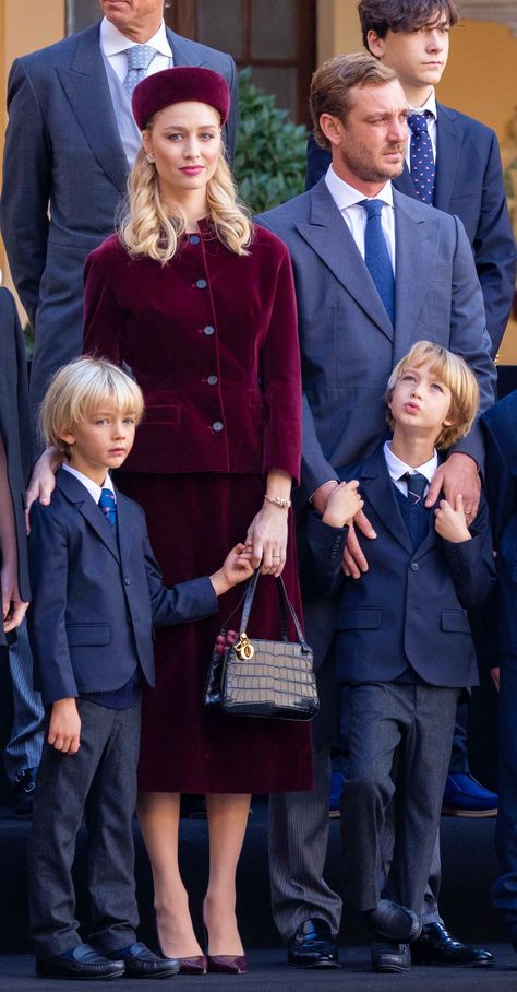 Caroline Von Monaco, Royal Family Fashion, Beatrice Borromeo, Royal Portraits, Celebrity Inspired Dresses, Monaco Royal Family, Princess Caroline Of Monaco, Caroline Of Monaco, Celebrity Families