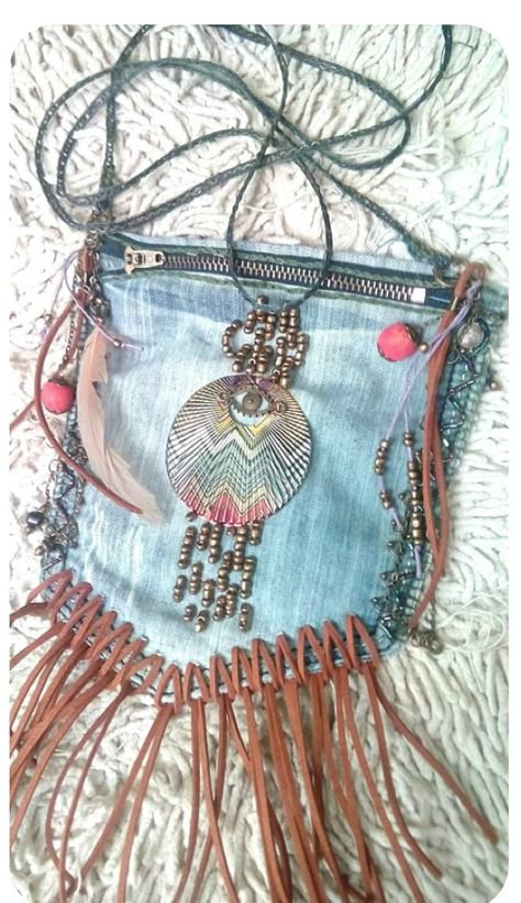 Återvinna Jeans, Hippie Purse, Denim Crafts Diy, Blue Jeans Crafts, Estilo Hippie, Denim Bags, Jean Crafts, Hippie Bags, Denim Ideas