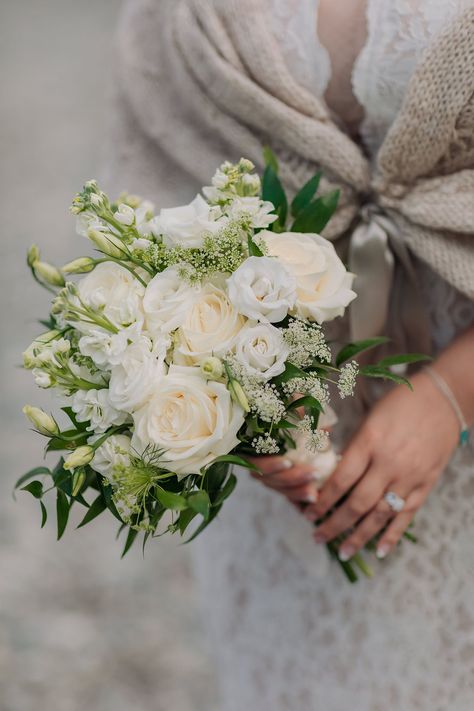 Natural Flower Bouquet Brides, Wedd Bouquets, Wedding Bucket Flowers, Unstructured Bouquet, Natural Wedding Bouquet, Wedding Bouquets White, Bride Flower Bouquet, Wedding Parade, Autumn Wedding Bouquet