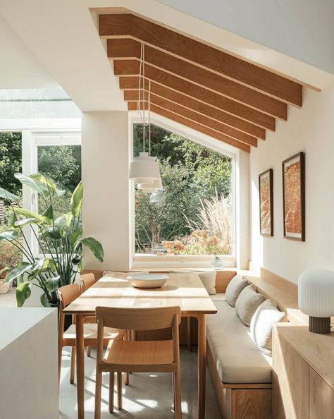 Dining Room London, Banquette Seating In Kitchen, Victorian Terrace House, Banquette Seating, Contemporary Dining Room, Living Room Scandinavian, Scandinavian Interior Design, Up House, Dining Nook