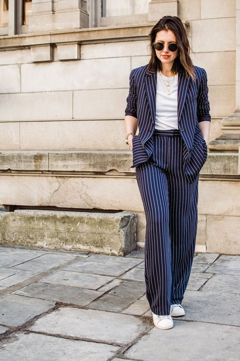 How To Style The 2018 Power Suit Trend For Everyday Suit With Trainers Women, One Suit Outfit, Matching Suit Women, Colorful Workwear, Pinstripe Suit Women, Power Suits For Women, Pink Suits Women, Aritzia Outfit, Fancy Suits