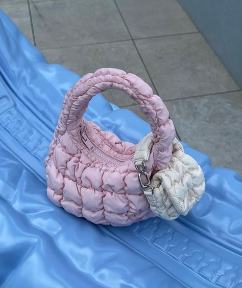 Cos Quilted Mini Bag, Cos Bag Aesthetic, Cos Quilted Bag Outfit, Cos Bag Outfit, Q2han Outfit, Mini Bags Aesthetic, Cos Quilted Bag, Cos Bag, Cos Bags