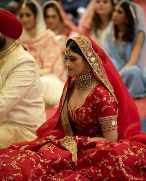 Neetu Bisht Wedding Lehenga, Simple Bride Indian, Red Lehenga Bridal, Best Indian Wedding Dresses, Indian Wedding Fashion, Latest Bridal Lehenga, Wedding Lehenga Designs, Indian Bride Outfits, Bridal Lehenga Collection