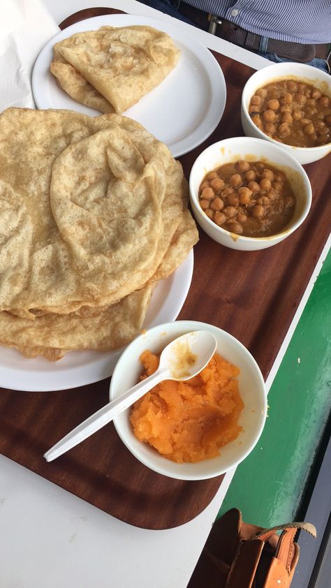 Halwa Puri Nashta Snap, Nashta Snap, Fever Snapchat, Halwa Puri, Indian Fast Food, Chicken Recipes Easy Quick, 15th Birthday Party Ideas, Food Vibes, Happy Anniversary Cakes