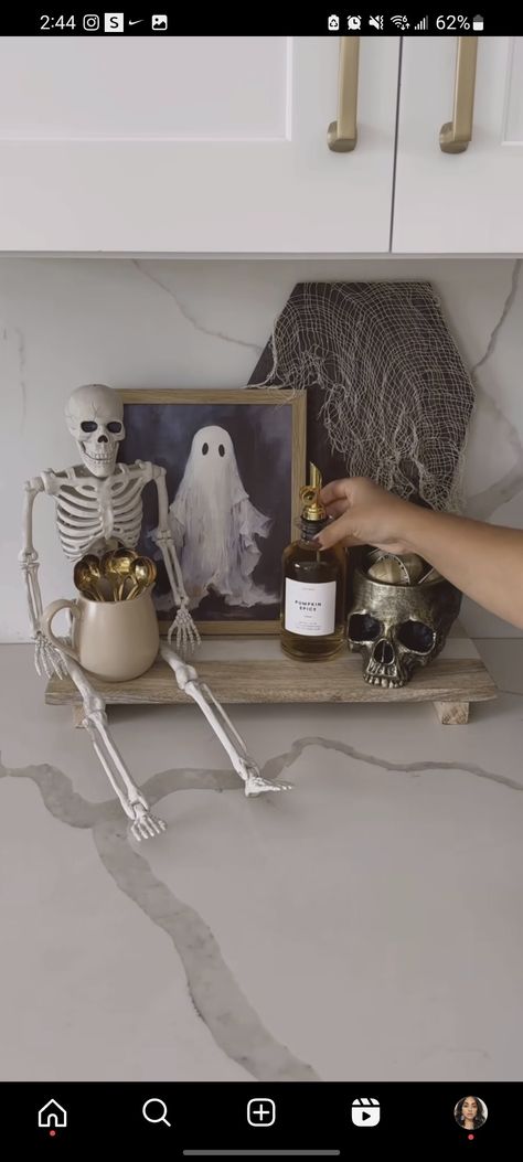 Coffee Bar Fall Decor Ideas, Spooky Coffee Bar Ideas, Coffee Bar Halloween Decor, Coffee Table Halloween Decor Ideas, Halloween Coffee Table Decor, Spooky Coffee Bar, Halloween Coffee Table, Fall Decor Apartment, Coffee And Bar