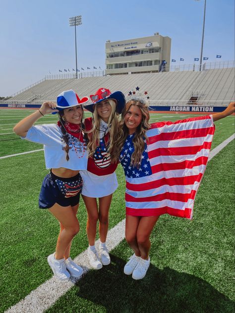 Usa Dress Up Day High School, American Spirit Week Outfits, Usa Halloween Costume, Usa Spirit Week Outfit, America Day Spirit Week Outfits, Usa Dress Up Day, Usa Out Football Game, Usa Costume Ideas, American Party Outfit