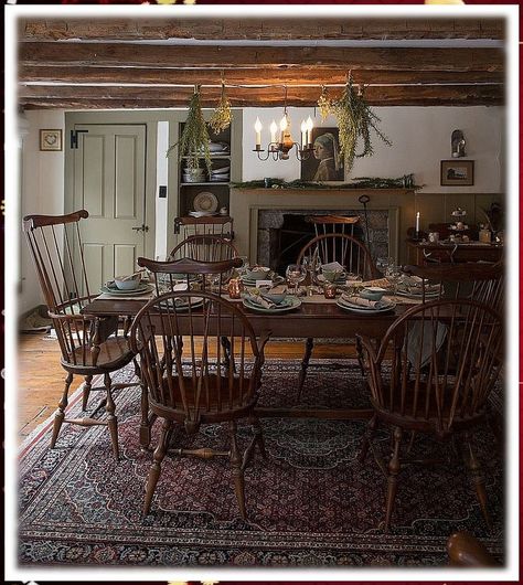 Capri bench with wood seat in Cappuccino Colonial Dining Room, Country Style Dining Room, Primitive Dining Room, Primitive Dining Rooms, Colonial Interior, English Country Decor, Country Dining, Primitive Homes, Casas Coloniales