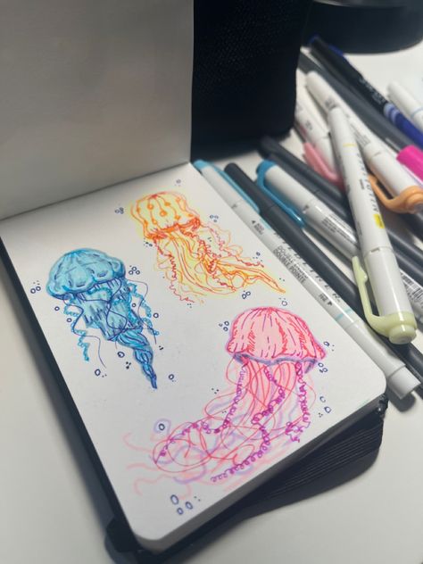 Jellyfish Sketch, Sketch Book Art, Pens And Markers, Jellyfish Drawing, Piskel Art, Jellyfish Art, Posca Marker, Sketchbook Art Journal, Art Diary