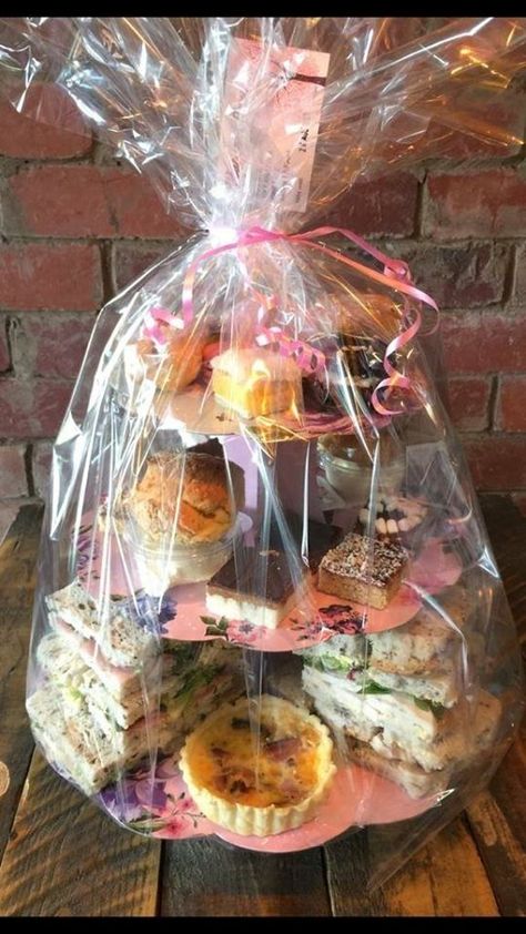 Afternoon Tea Gift Box Ideas, Cream Tea Box Ideas, Afternoon Tea To Go, High Tea Box Ideas, Afternoon Tea Boxes, Afternoon Tea In A Box Ideas, Afternoon Tea Box Ideas, Food Hamper Ideas, Diy Afternoon Tea