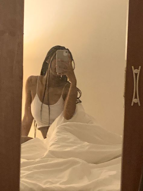 Bedroom Pictures Instagram Baddie, Bedroom Pictures Instagram, Instagram Baddie, Bedroom Pictures, Black Femininity, Cute Friend Photos, Cool Instagram Pictures, Cute Friends, Friend Photos