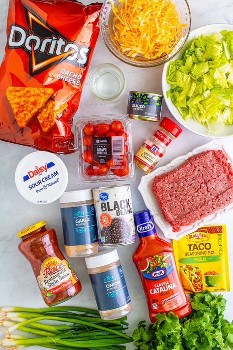 How To Make Taco Salad, Summer Food For A Crowd, Best Taco Salad Recipe, Classic Salads, Taco Dinner Recipes, Doritos Taco Salad, Dorito Taco Salad, Tacos Dinner, Dorito Taco Salad Recipe