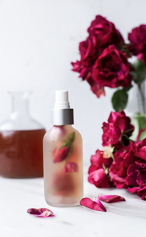 Rosewater Benefits, Rose Water Diy Recipes, Make Rose Water At Home, Make Rose Water, Homemade Rose Water, Rose Water Diy, Rose Hydrosol, How To Make Rose, Water Mist