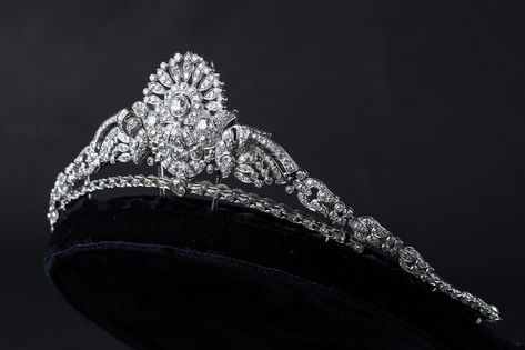 Crowning Glory: Spectacular Bridal Tiaras Through History Diamond Tiara Wedding, Katerina Perez, Conch Pearl, Canary Diamond, Bridal Tiaras, Royal Crowns, Jewel Wedding, Golden South Sea Pearls, Diamond Tiara