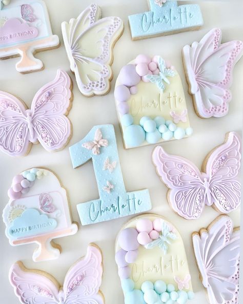 @the.sugar.co shared a photo on Instagram: “The butterfly effect 🦋 . . . #butterfly #butterflycookies #butterflytheme #butterflybirthday #cookies #fondantcookies #pastelcookies…” • Jun 20, 2022 at 9:55am UTC Butterfly Theme Cake, Butterfly 1st Birthday, Birthday Biscuits, Theme Bapteme, Butterfly Birthday Party Decorations, Butterfly Themed Birthday Party, First Birthday Theme, Butterfly Birthday Theme, First Birthday Cookies