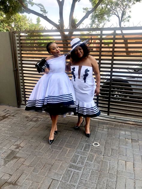 Modern xhosa tradition Black And White Xhosa Attire For Ladies, Modern Xhosa Attire For Ladies, Xhosa Attire For Ladies, Modern Xhosa Attire, Lobola Outfits, Xhosa Outfits, Shweshwe Designs, Xhosa Dresses, White Wedding Guest Dresses