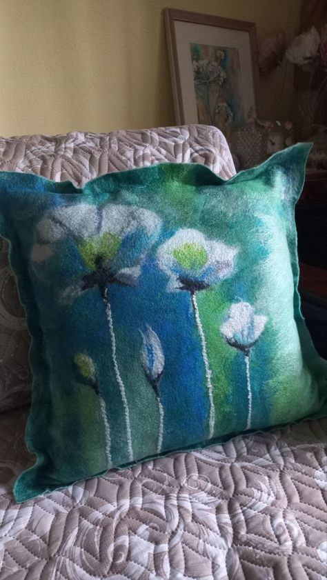 Felted Pillow Covers, Wet Felted Pillows, Felted Cushions, Felt Pillows, Felted Basket, Felt Cushion, Felt Pillow, Felt Pictures, Wet Felting Projects